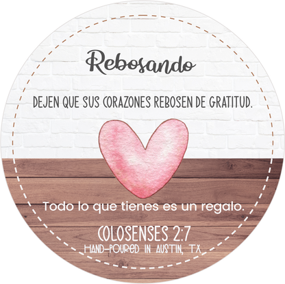 Circular design with pink heart, text, and wooden texture spanish